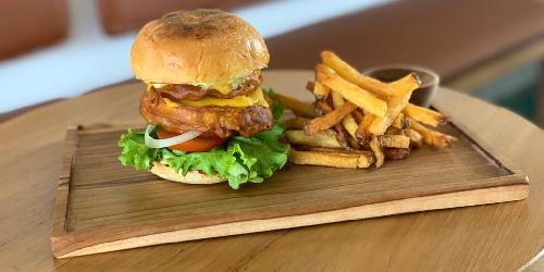 Bang Bang Burgers, Batu Mejan