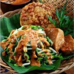 Pecel Sayur (tahu Goreng   Tempe Goreng   Kerupuk)