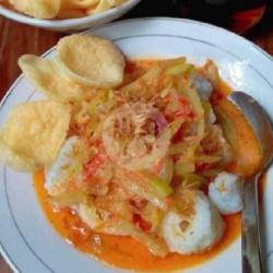 Lontong Sayur   Semur Tahu   Es Teh Manis/ Es Nutrisari Rasa Jeruk/ Blewah