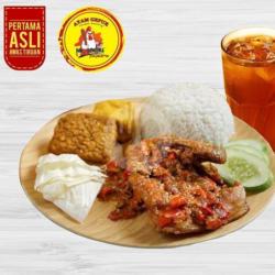 Nasi   Ayam (dada)   Sambal   Teh Obeng   Tahu / Tempe