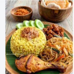 Nasi Kuning Ayam Goreng
