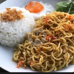 Indomie Goreng  Sayur Telur