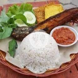 Nasi Lele Goreng Tempe Dan Tahu Sambel Nagih