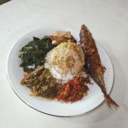 Nasi Ikan Salam Goreng