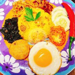 Nasi Kuning Cumi Hitam Rica Rica