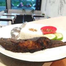 Nasi Lemak Malaysia Lele Goreng