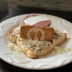 Lotus Biscoff Toast With Ice Cream