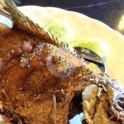 Gurame Goreng Sambal Terasi Mentah