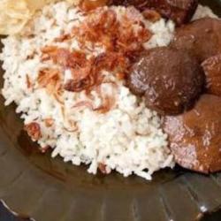 Nasi Uduk Semur Jengkol