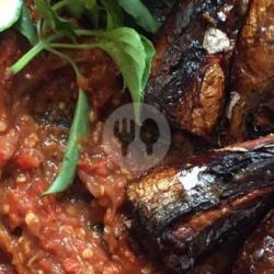 Sambel Terasi Lalap Kemangi.ikan Asap Goreng 1 Ekor