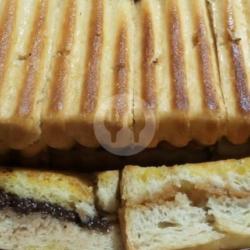 Roti Bakar (cokelat Kacang Crunchy)