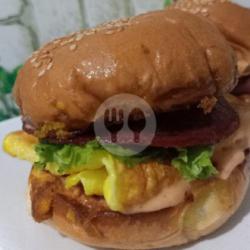 Burger Smoke Beef Telur