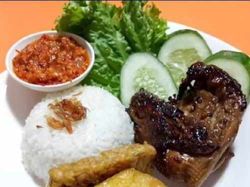 Daftar Harga Menu Delivery Ayam Goreng Dan Bakar Ma Uas, Bandung ...