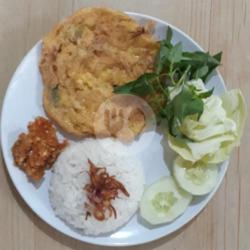 Nasi Uduk : Telor Goreng