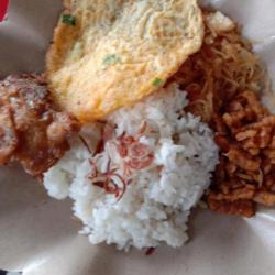 Nasi Uduk Ayam Goreng Telor Dadar