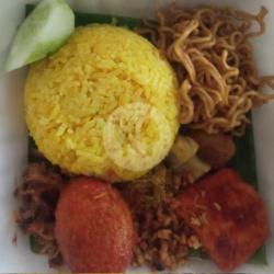 Nasi Kuning Tongkol Suwir   Telur