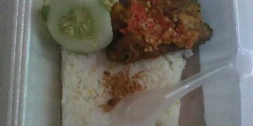 Spesial Geprek Ayam Bawang + Aneka Jus Buah Njojlok, Letjen Suparman
