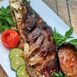 Ikan Patin Goreng,sambal,lalab,es Teh