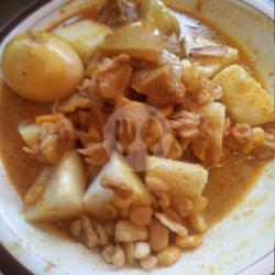 Lontong Kari Sapi Telor Rebus