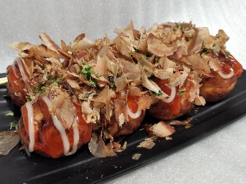 Momo Takoyaki San Go Yon, Cluring