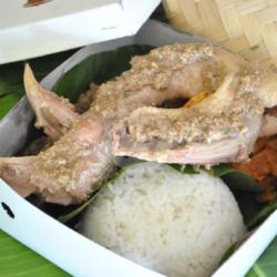 Nasi Gudeg Sambal Krecek Telur Kepala