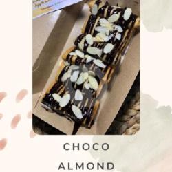 Pisang Lumpia Choco Almond