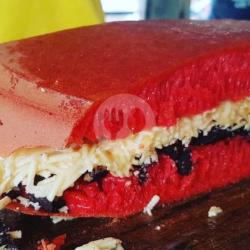 Martabak Manis Red Velvet Special Keju Coklat