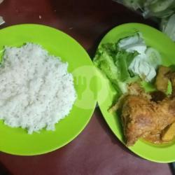 Nasi Uduk Ayam Kremes Penyet