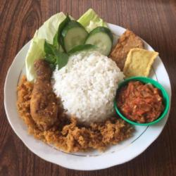 Lalapan Ayam Kremes Tulang Lunak   Nasi