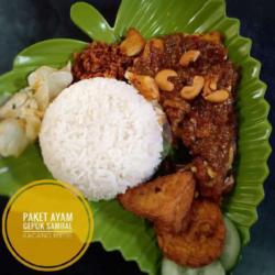 Paket Ayam Gepuk Sambal Kacang Mede.