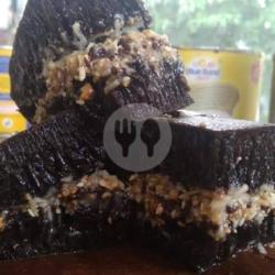 Martabak Brownies Kacang Susu