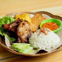 Paket Ceria: Pecel Ayam Goreng Sambal Bledek   Nasi