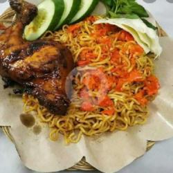 Ayam Bakar Indomie Telur Gede Godeg