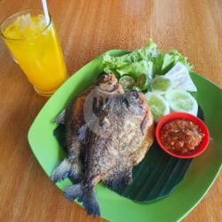 2 Ekor Ikan Bawal Tawar Goreng / Bakar ( Free Es/hangat Nutrisari )