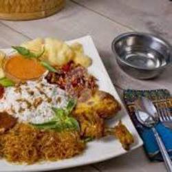 Nasi Rames Ayam Goreng