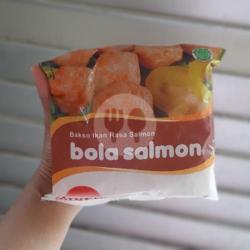 Minaku Bola Salmon