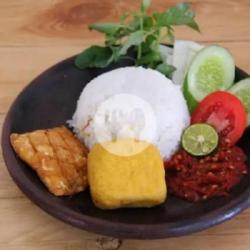 Nasi Penyetan Tahu Tempe Nyi Blorong Esteh/anget Hooh Tenan