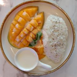 Sweet Mango Sticky Rice