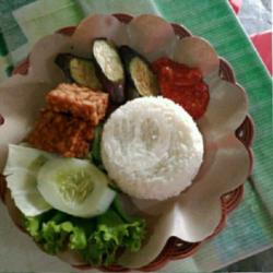 Nasi Tempe Penyet Sambal Lalapan