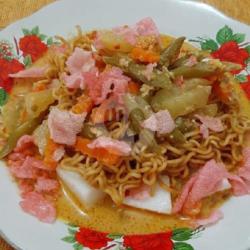 Lontong Indomie