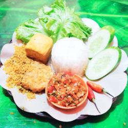 Nasi   Tahu Tempe Kremes