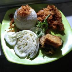 Nasi Lalapan Ayam Kremes (dada/paha)