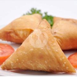 Samosa Keju Smoke Beef Frozen (isi 10)