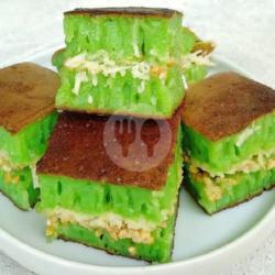 Pandan Setengah Keju, Setengah Coklat