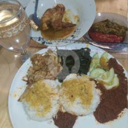 Nasi Padang Sayap Gulai Ayam Sayur Gulai Sayur Sambal Kuah Halal