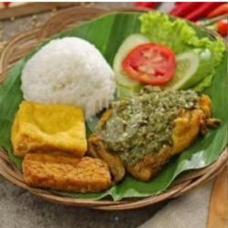 Nasi Uduk Ayam Penyet