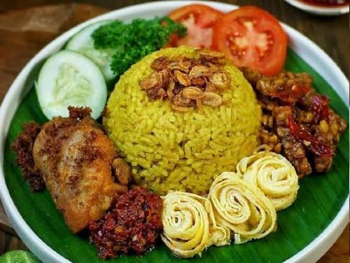 Nasi kuning Bu Yongky khas kalimantan, Tandes