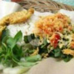 Nasi Urap  Lauk Telur Dadar