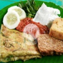 Lalapan Telur Tahu Tenpe