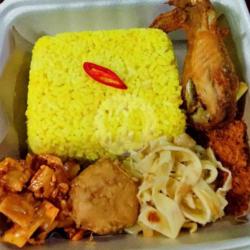 Nasi Kuning Ayam Goreng Wings